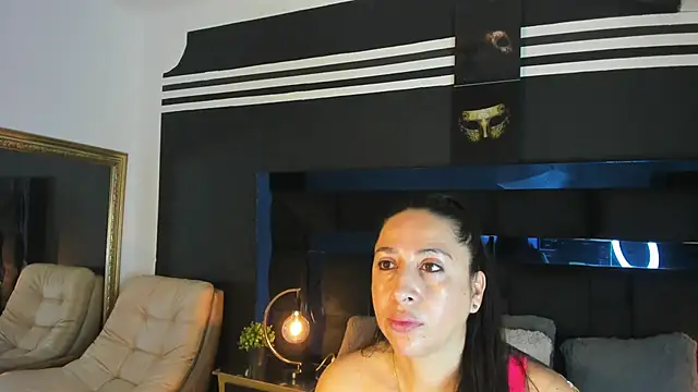 Snapshot of MayraVegas chatting on December 2024 01:00:02 PM MayraVegas online show from December 2024 01:00:02 PM