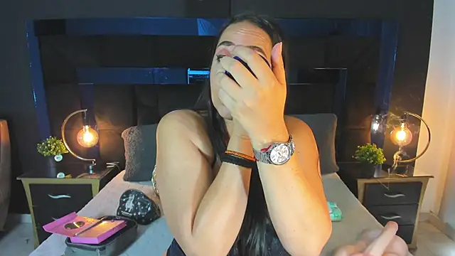 Snapshot of MayraVegas chatting on February 2025 01:06:01 PM MayraVegas online show from February 2025 01:06:01 PM