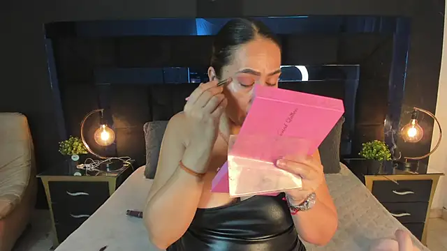 Snapshot of MayraVegas chatting on February 2025 01:38:02 PM MayraVegas online show from February 2025 01:38:02 PM