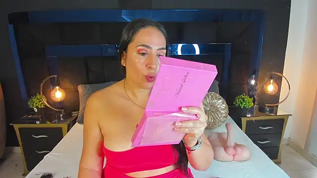 Snapshot of MayraVegas chatting on February 2025 01:06:01 PM MayraVegas online show from February 2025 01:06:01 PM