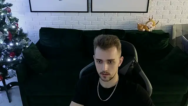 Snapshot of Larstar01 chatting on December 2024 01:24:02 AM Larstar01 online show from December 2024 01:24:02 AM