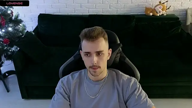 Snapshot of Larstar01 chatting on December 2024 03:45:01 AM Larstar01 online show from December 2024 03:45:01 AM