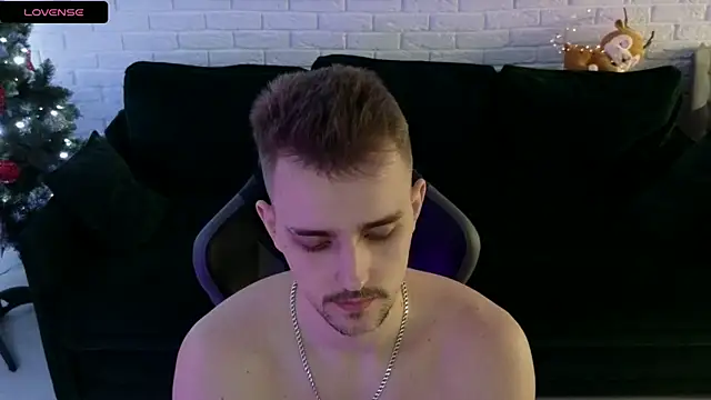 Snapshot of Larstar01 chatting on January 2025 09:18:01 AM Larstar01 online show from January 2025 09:18:01 AM