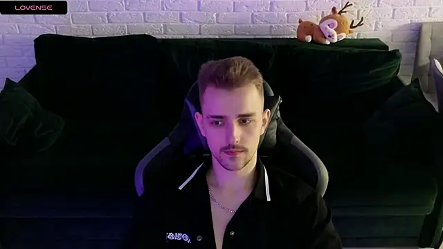 Snapshot of Larstar01 chatting on January 2025 04:23:01 AM Larstar01 online show from January 2025 04:23:01 AM