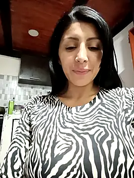 tiffani  love online show from April 2026 04:24:01 PM