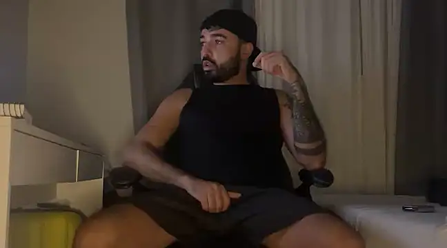 Snapshot of MiloCtc chatting on February 2025 02:25:01 AM MiloCtc online show from February 2025 02:25:01 AM