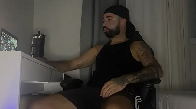 Snapshot of MiloCtc chatting on February 2025 03:21:01 AM MiloCtc online show from February 2025 03:21:01 AM