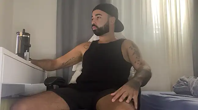 Snapshot of MiloCtc chatting on February 2025 03:52:01 PM MiloCtc online show from February 2025 03:52:01 PM