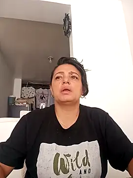 Emily0215 online show from February 2026 02:57:02 PM