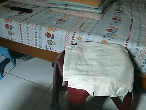 triangle0623 online show from October 2025 10:24:01 AM