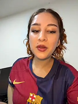 Snapshot of Mon_Cherry chatting on February 2026 01:33:01 AM Mon Cherry online show from February 2026 01:33:01 AM