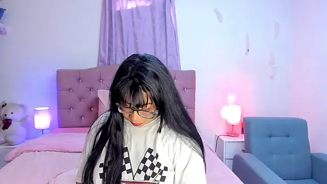 Latinabombsheell online show from December 2025 01:37:02 PM