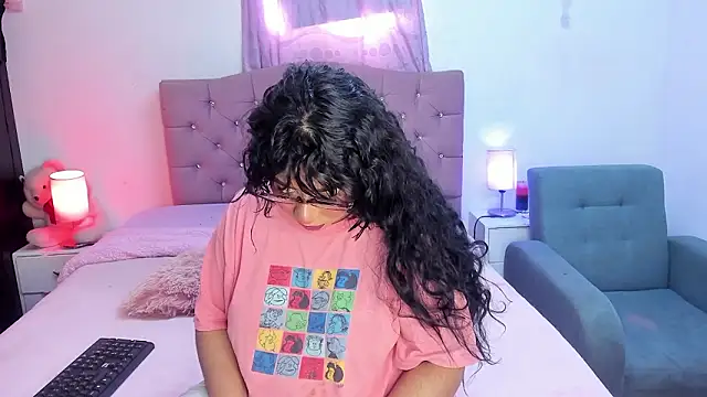 Snapshot of Latinabombsheell chatting on February 2026 07:18:01 PM Latinabombsheell online show from February 2026 07:18:01 PM