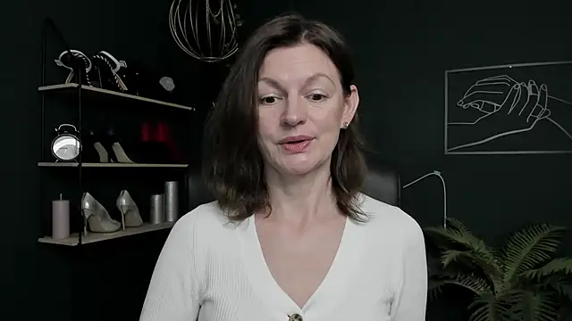 Snapshot of VivianWILD chatting on November 2025 06:47:02 AM VivianWILD online show from November 2025 06:47:02 AM