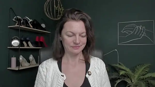 Snapshot of VivianWILD chatting on November 2025 07:40:01 AM VivianWILD online show from November 2025 07:40:01 AM