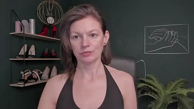 Snapshot of VivianWILD chatting on November 2025 12:16:02 PM VivianWILD online show from November 2025 12:16:02 PM