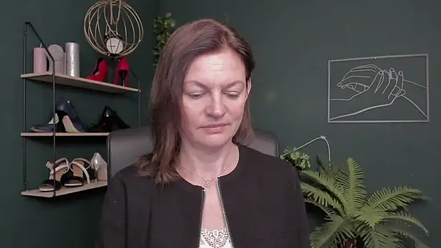 Snapshot of VivianWILD chatting on November 2025 09:21:01 AM VivianWILD online show from November 2025 09:21:01 AM