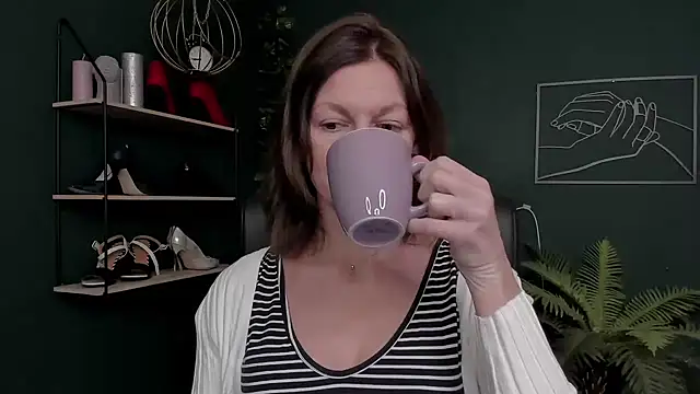 Snapshot of VivianWILD chatting on November 2025 08:13:01 AM VivianWILD online show from November 2025 08:13:01 AM