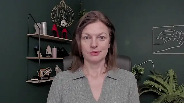 Snapshot of VivianWILD chatting on December 2025 06:54:02 AM VivianWILD online show from December 2025 06:54:02 AM