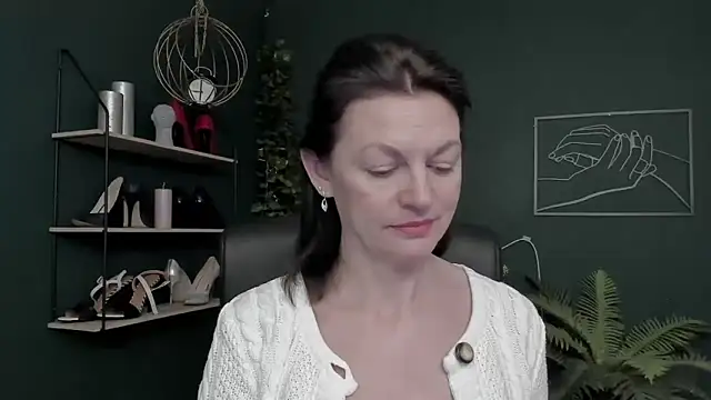 Snapshot of VivianWILD chatting on December 2025 06:52:01 AM VivianWILD online show from December 2025 06:52:01 AM