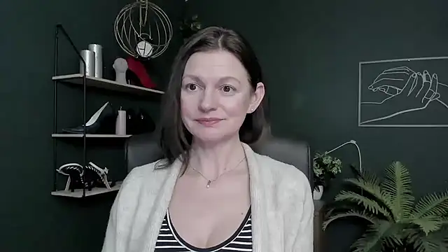 Snapshot of VivianWILD chatting on February 2026 07:07:01 PM VivianWILD online show from February 2026 07:07:01 PM