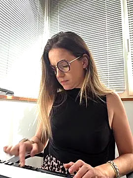 lucie mehott online show from April 2026 08:45:01 AM