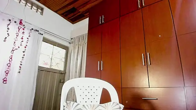 Snapshot of loreth_J chatting on December 2024 06:17:02 PM loreth J online show from December 2024 06:17:02 PM