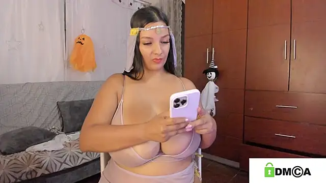 Snapshot of loreth_J chatting on October 2025 10:07:02 PM loreth J online show from October 2025 10:07:02 PM