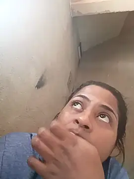 Giselabrunette25 online show from April 2026 06:15:01 PM