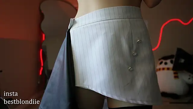 Snapshot of bestblonde chatting on January 2025 08:18:01 PM bestblonde online show from January 2025 08:18:01 PM