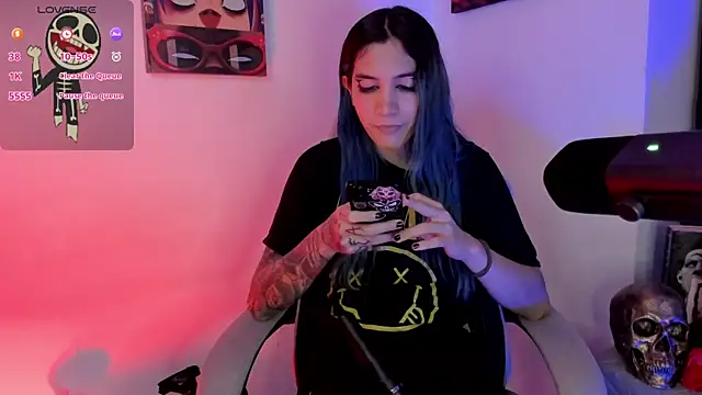 Snapshot of sofi_pretty_uwu- chatting on April 2026 02:27:02 AM sofi pretty uwu- online show from April 2026 02:27:02 AM