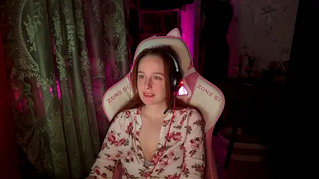 Snapshot of pearl_princess_ chatting on May 2026 10:39:01 PM pearl princess online show from May 2026 10:39:01 PM