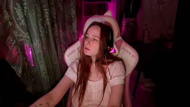 Snapshot of pearl_princess_ chatting on May 2026 12:51:02 AM pearl princess online show from May 2026 12:51:02 AM