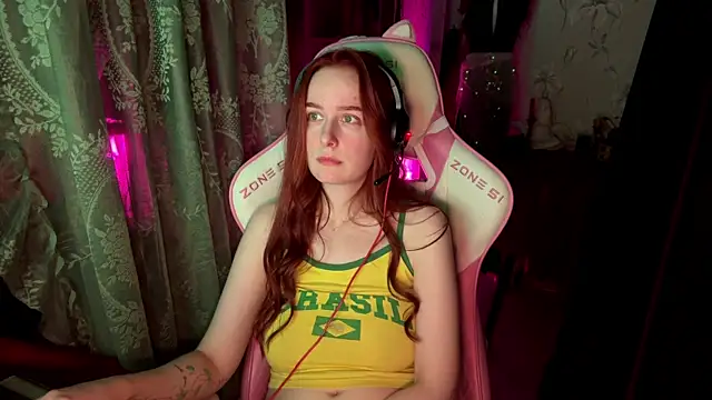Snapshot of pearl_princess_ chatting on May 2026 12:45:02 PM pearl princess online show from May 2026 12:45:02 PM