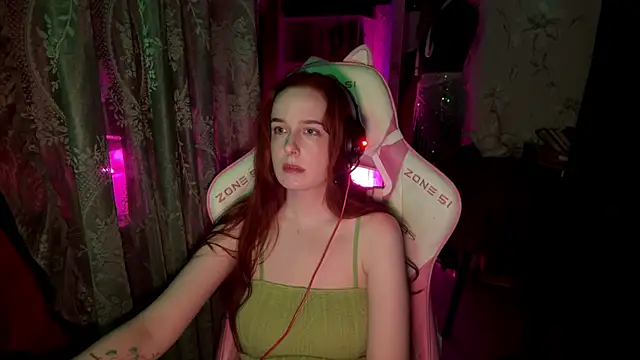 Snapshot of pearl_princess_ chatting on June 2026 06:13:02 PM pearl princess online show from June 2026 06:13:02 PM