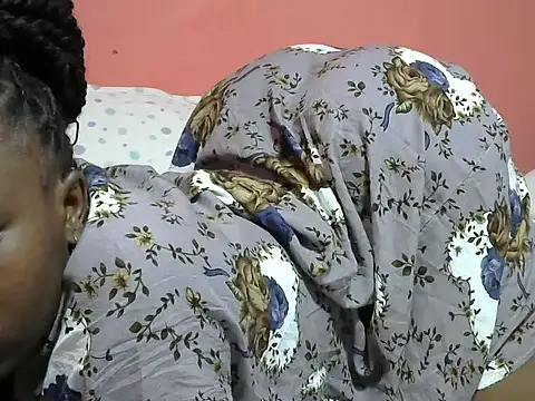 Snapshot of Qurate01 chatting on January 2026 08:25:02 PM Qurate01 online show from January 2026 08:25:02 PM