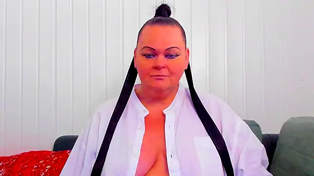 MilanaBiegert online show from February 2026 10:11:01 AM