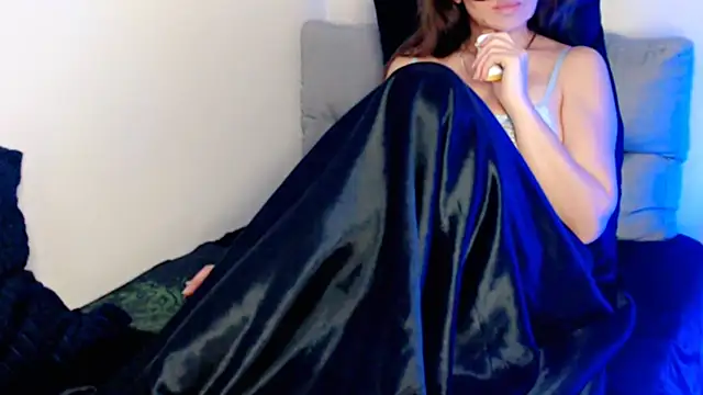 hotmask online show from December 2025 07:00:01 PM