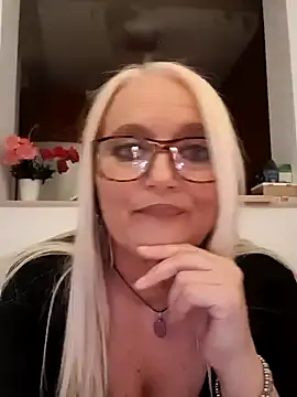 Snapshot of kikkastar chatting on December 2024 08:37:01 PM kikkastar online show from December 2024 08:37:01 PM