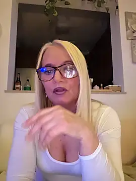 Snapshot of kikkastar chatting on February 2025 08:15:02 PM kikkastar online show from February 2025 08:15:02 PM