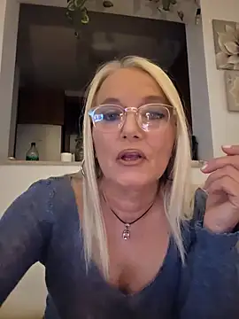 Snapshot of kikkastar chatting on March 2025 08:20:02 PM kikkastar online show from March 2025 08:20:02 PM