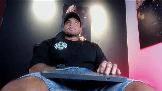 Big furry bear13 online show from October 2025 11:00:01 AM