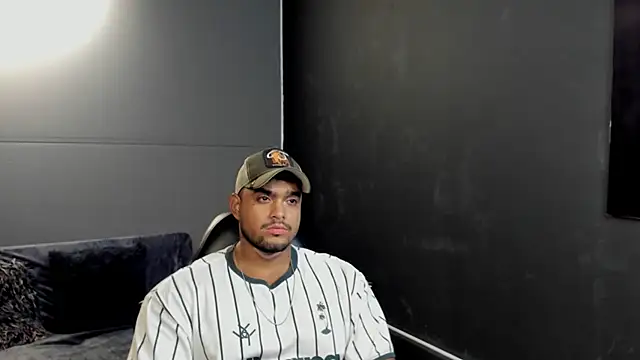 Big furry bear13 online show from November 2025 12:27:02 PM