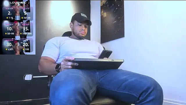 Big furry bear13 online show from April 2026 11:29:02 AM