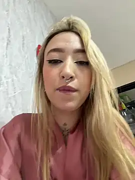 Snapshot of MollyCruz chatting on June 2026 02:16:01 AM MollyCruz online show from June 2026 02:16:01 AM