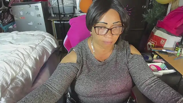 Mrs mommy  online show from November 2025 09:15:01 PM