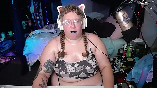 Snapshot of FatVeronica chatting on January 2025 04:38:01 AM FatVeronica online show from January 2025 04:38:01 AM