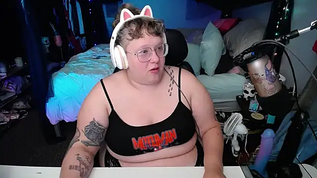 Snapshot of FatVeronica chatting on January 2025 01:30:01 AM FatVeronica online show from January 2025 01:30:01 AM