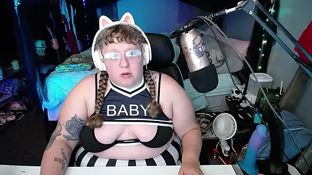 Snapshot of FatVeronica chatting on January 2025 10:17:02 AM FatVeronica online show from January 2025 10:17:02 AM