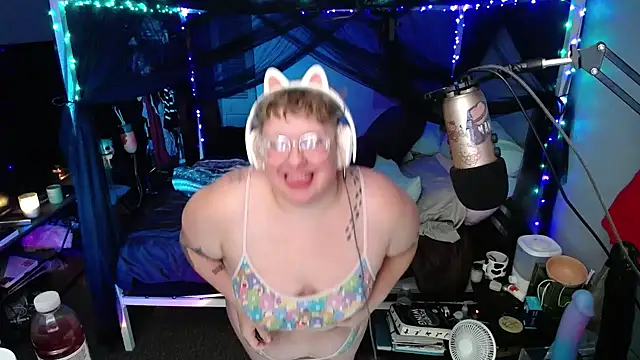 Snapshot of FatVeronica chatting on January 2025 06:57:01 AM FatVeronica online show from January 2025 06:57:01 AM